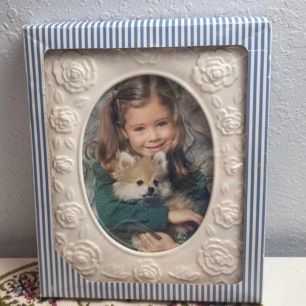 White Ceramic Rose Floral Picture Frame Set of 2 Oval Opening Scalloped Tabletop